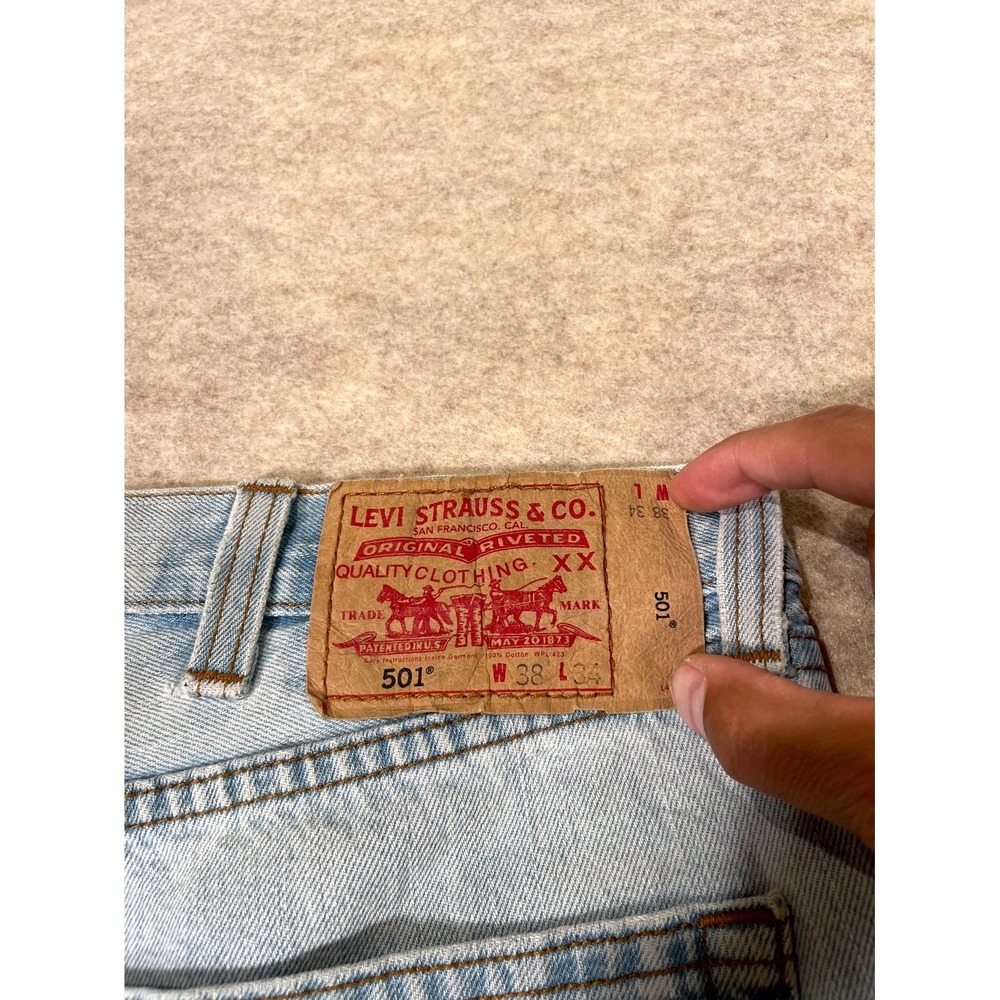 Levis 501 Original Fit Jeans Mens 38x34 Blue Denim Cotton High Rise Light Wash - Picture 8 of 16